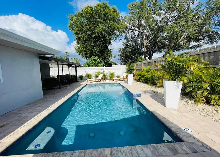 Sarasota Paradise Home Near Siesta Key Beach